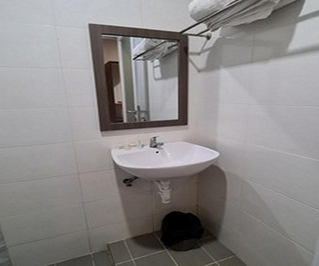 Gaia Asri Hotel Pamanukan Hilir Exterior photo