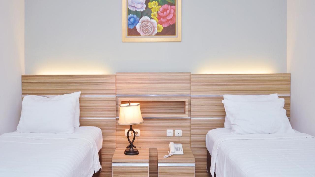 Gaia Asri Hotel Pamanukan Hilir Exterior photo